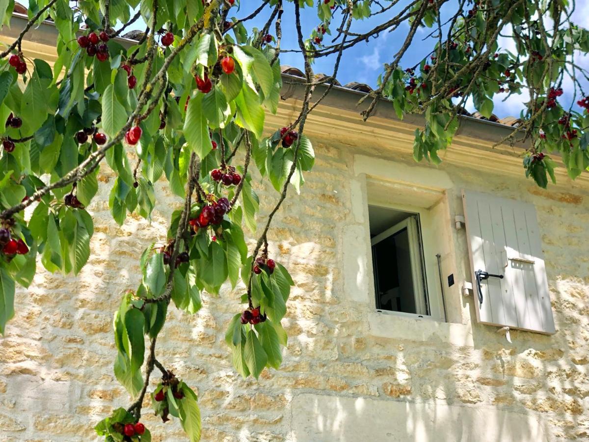 Bed and Breakfast Du Cote De L'Ombriere Geay  Екстер'єр фото