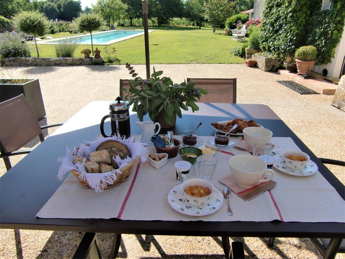 Bed and Breakfast Du Cote De L'Ombriere Geay  Екстер'єр фото