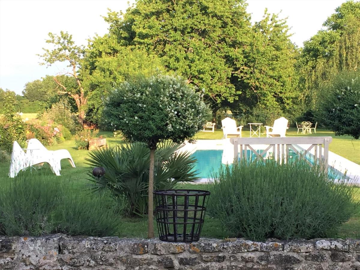 Bed and Breakfast Du Cote De L'Ombriere Geay  Екстер'єр фото