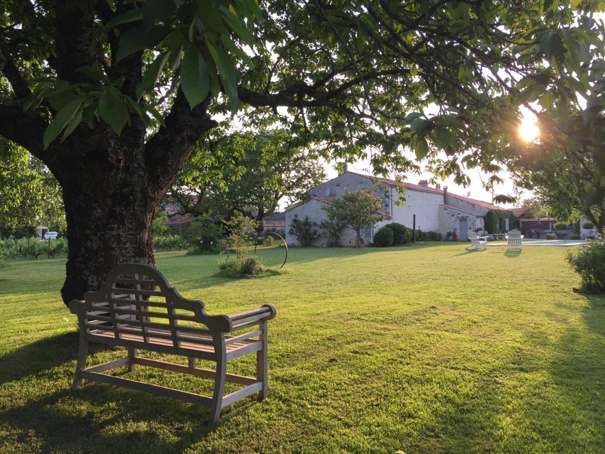 Bed and Breakfast Du Cote De L'Ombriere Geay  Екстер'єр фото